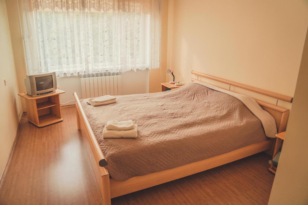 Hostel Nele Йигві Екстер'єр фото